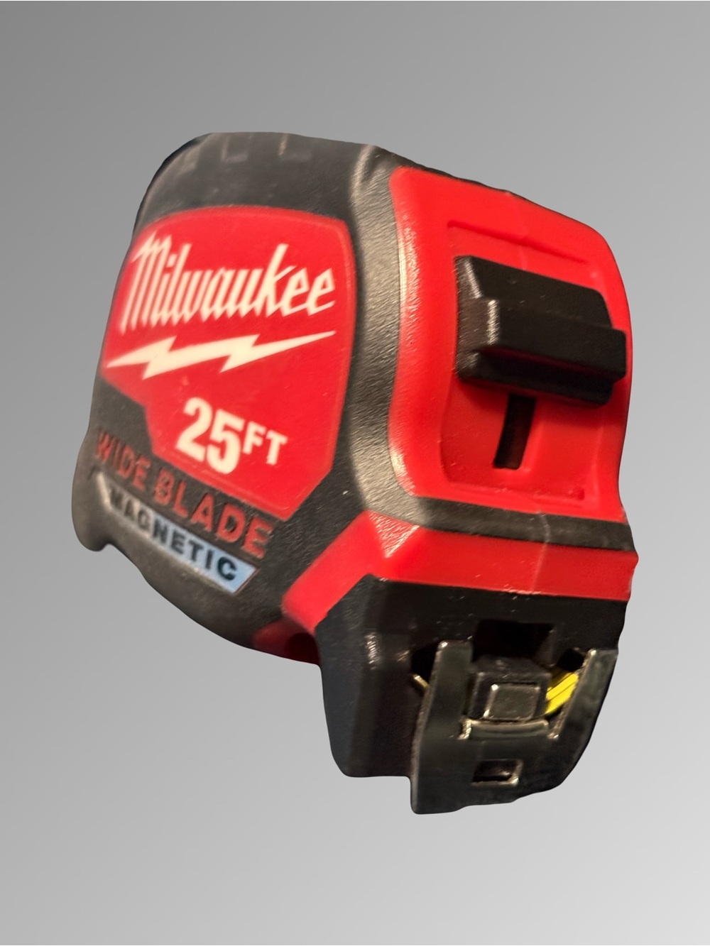 Milwaukee 25ft magnetic Tape Measure in Red and Black New